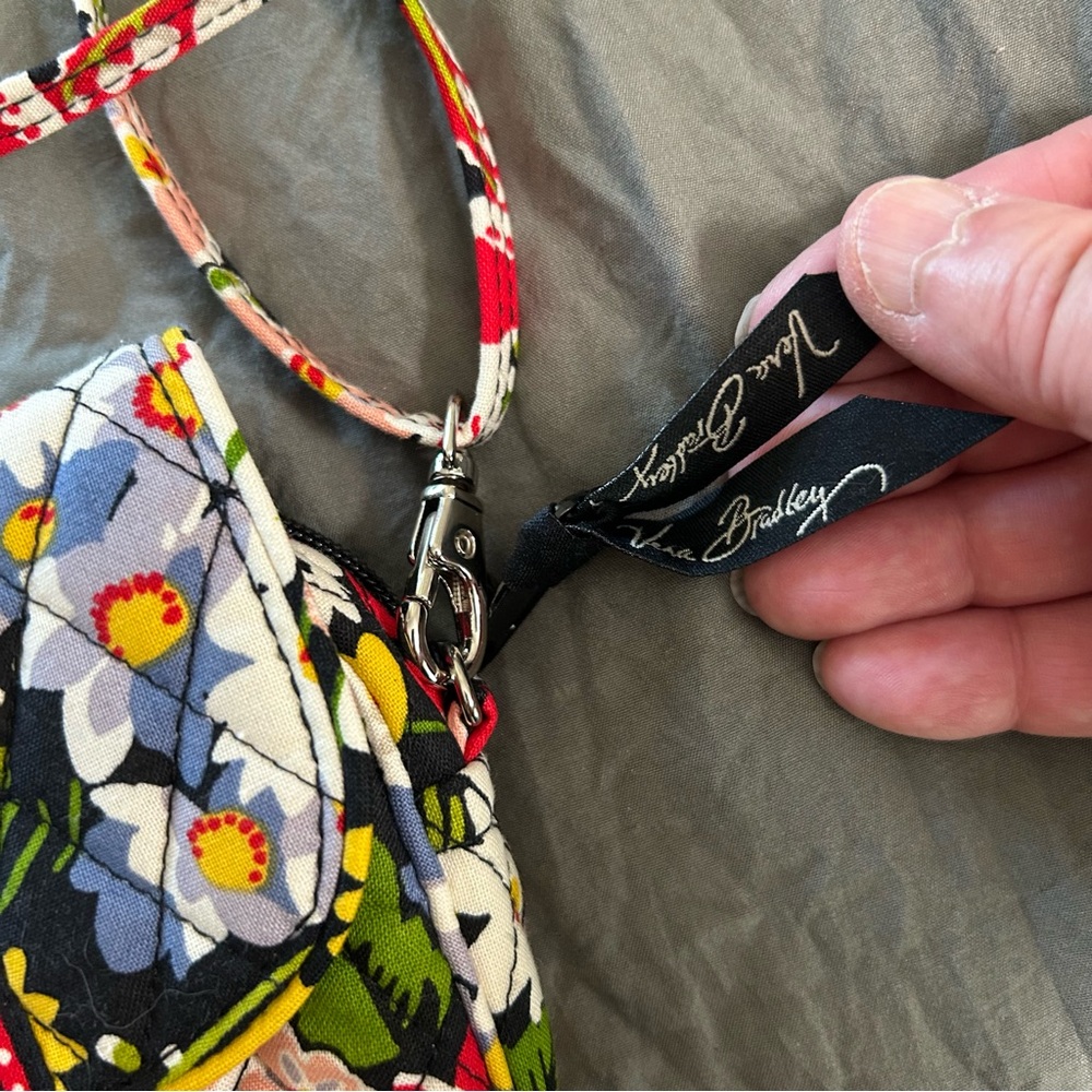 Vera Bradley Tiny Crossbody Purse. - Picture 2 of 11